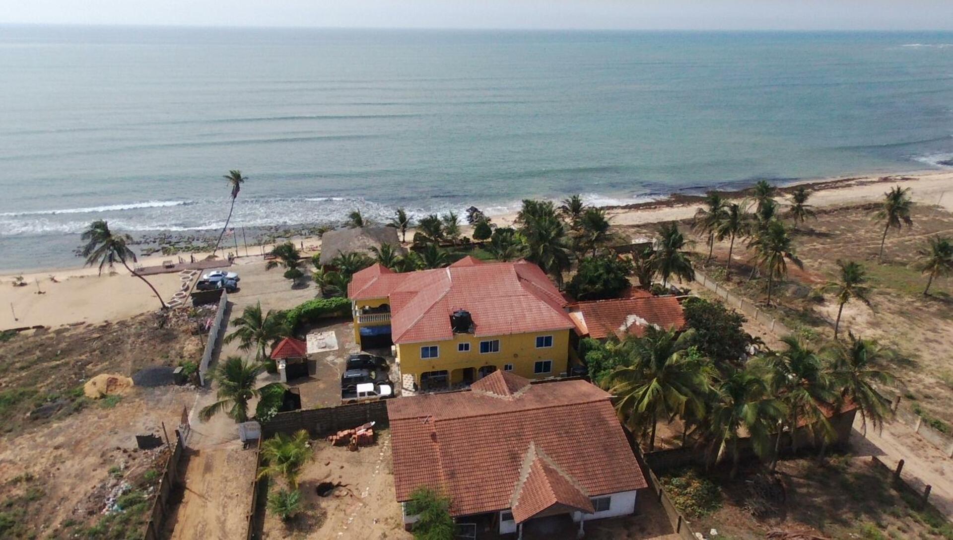 Coconut Pointe Villa & Beach Resort Prampram Exterior photo