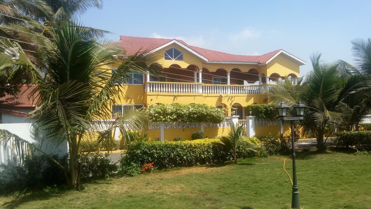 Coconut Pointe Villa & Beach Resort Prampram Exterior photo